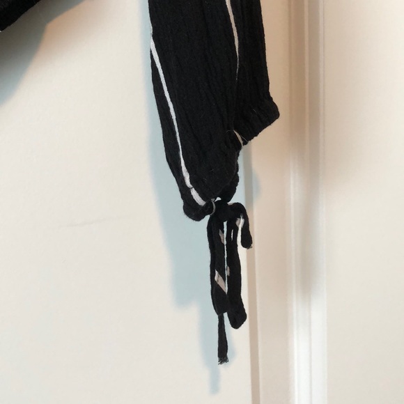 Kendall & Kylie Crop Top - Picture 2 of 3